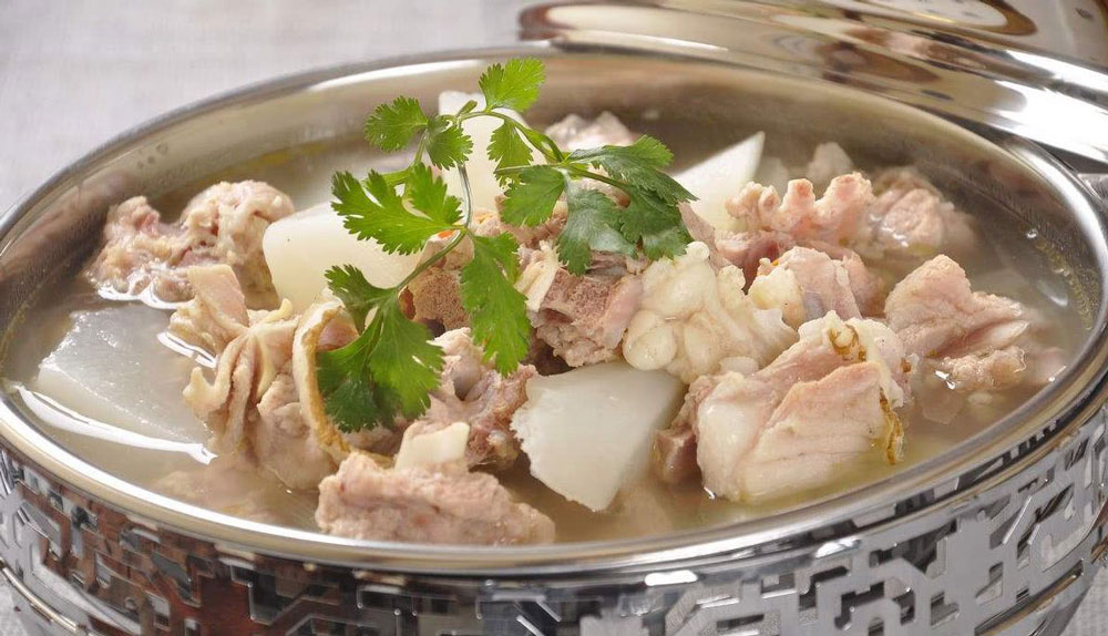 为什么做出来的羊肉汤会变黑?这可能和你的锅具有很大关系 为什么做出来的羊肉汤会变黑?这可能和你的锅具有很大关系